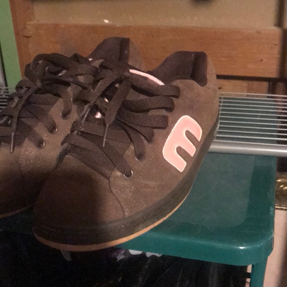 Brown and pink etnies